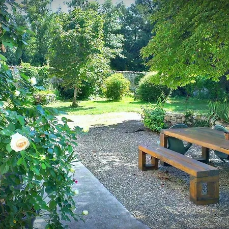 Au Garcin Bed and Breakfast