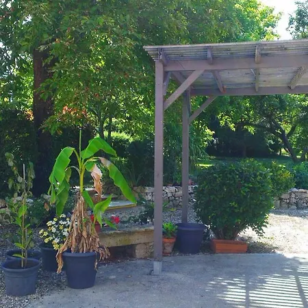 Au Garcin Bed and Breakfast 3*