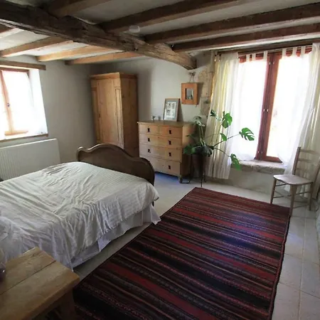 Au Garcin Bed and Breakfast 3*
