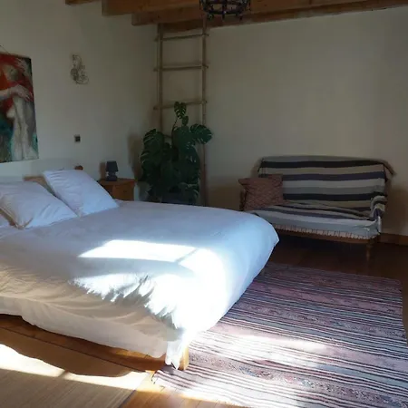 Au Garcin Bed and Breakfast