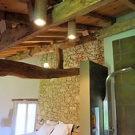 Au Garcin Bed & Breakfast
