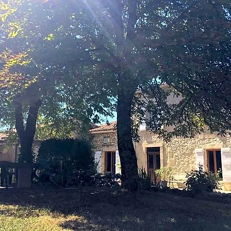 Au Garcin Bed & Breakfast 3*